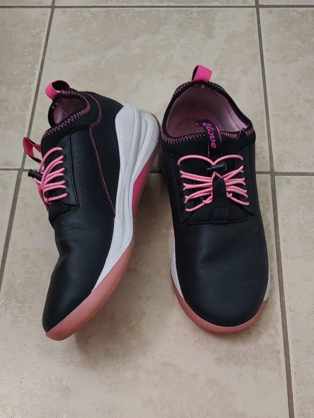 Clove Black Nursing Shoes Pink Laces Sneakers Unisex Size 10.5/9
